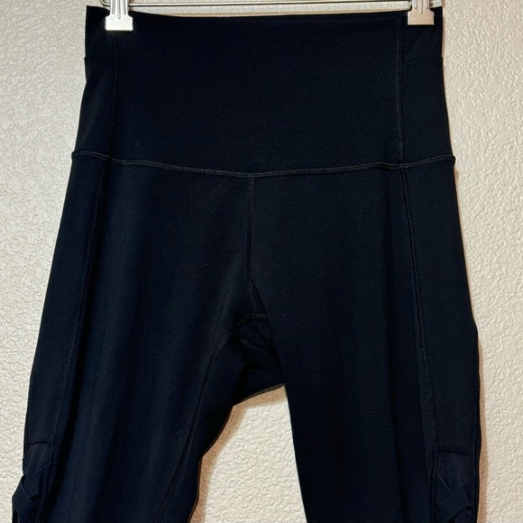 Lululemon Serene Tight Size 6 in Black - Picture 8 of 13